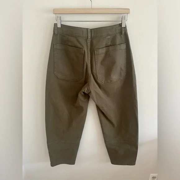 Everlane Utility Barrel Pants in Olive - Picture 8 of 12